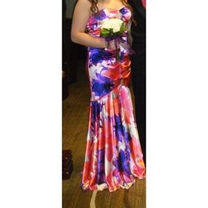 Cache prom dress!! Beautiful mermaid style dress!!